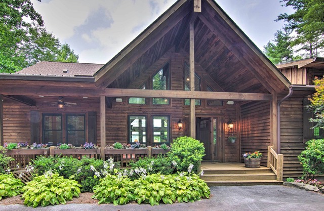 NEW! Luxury, Spacious Retreat in Bear Lake Reserve
