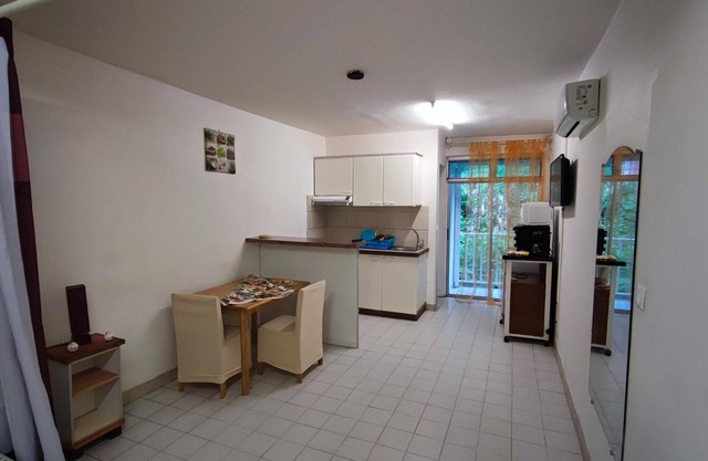 Grand studio à 5 min à pied des plages, commerces et services