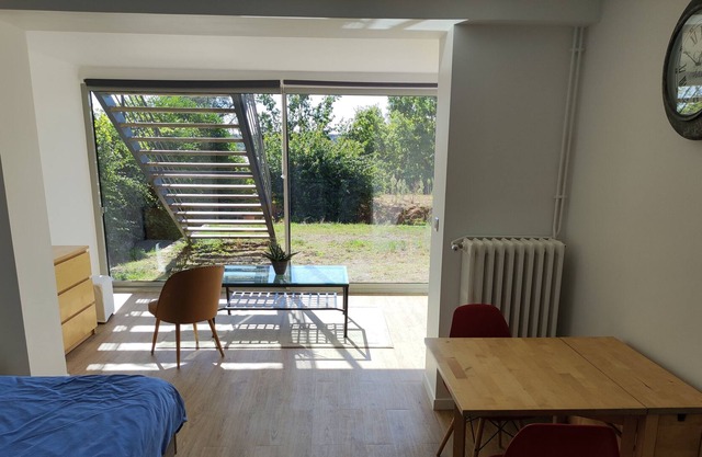 Grand Studio Indépendant Tout Équipé Garches