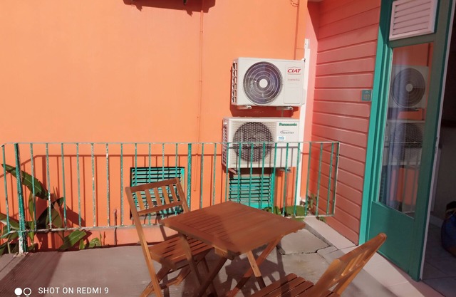 Grand studio meublé à 5min à pieds de la plage et restaurants