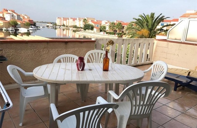 Grand T3 avec terrasse, piscine et parking près de la plage - FR-1-81-242