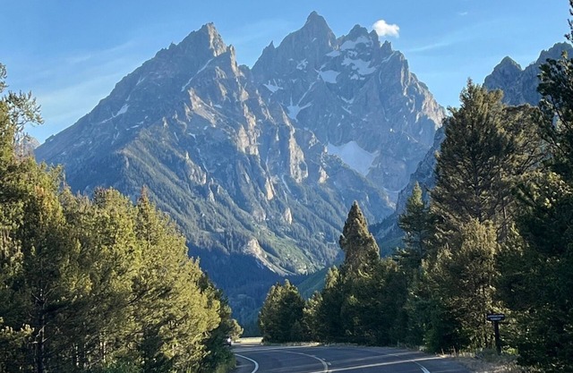 Grand Teton Splendor, 4-Bedroom Home adjacent to Jackson Hole Golf & Tennis Club