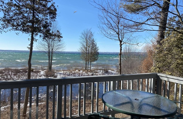 Grand Traverse Shores Resort Condo sur East Bay!