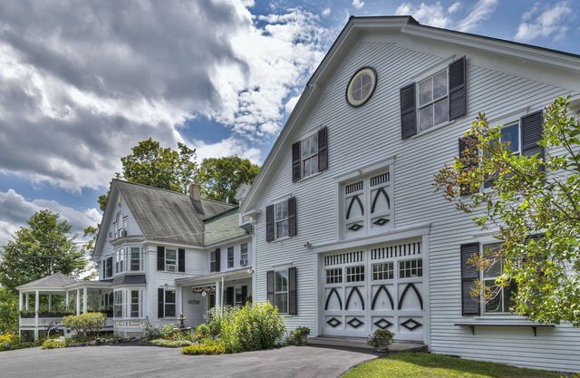 Grande maison victorienne. Consultez nos tarifs spéciaux hors saison!