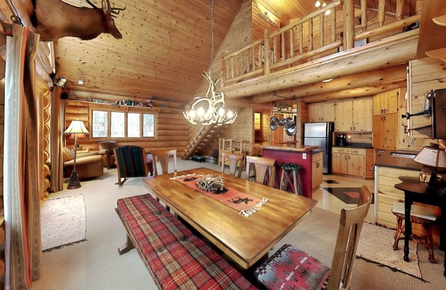 Grand View Lodge -New Listing With Room For The Family