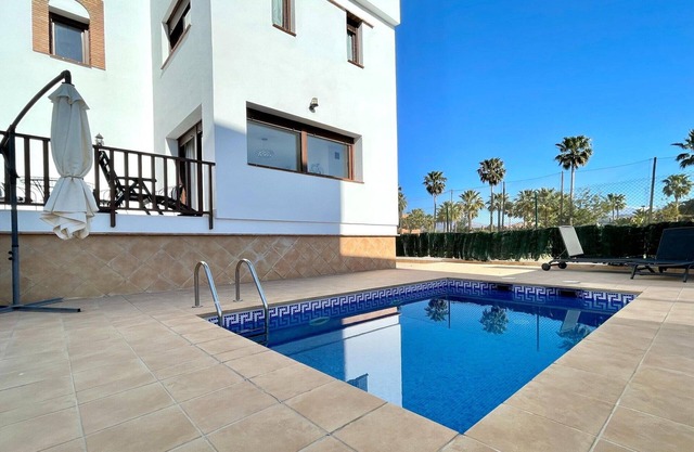 Villa de luxe avec piscine au parcours de golf