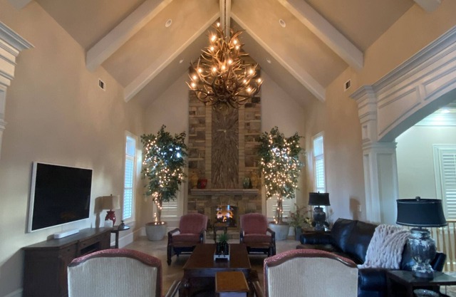 Grand Villa, with Pool, Gym, & Private Lake