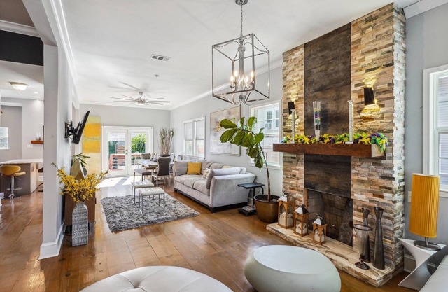 Grande Craftsman style w heated pool opt, 2 master suites near city park 2700sf