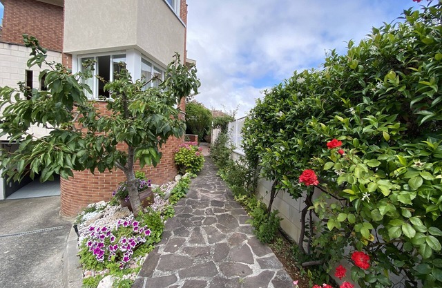 Chalet independiente con jardín privado ideal para grupos y familias.