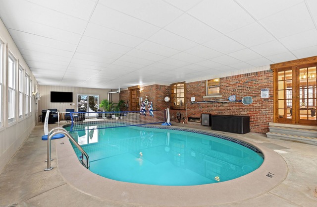 Grandma's Fun House - Heated Indoor Pool | 5BR