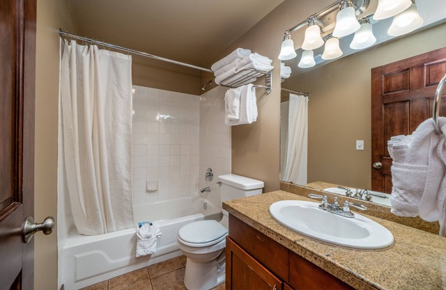 Grandview NonView 5A! Condo au bord de l'eau au deuxième étage! 4 personnes (sans vue sur le lac)