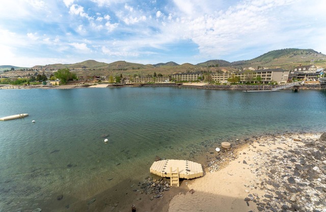 Vue sur la rivière Grandview 722! Suite King Waterfront avec vue sur la rivière!