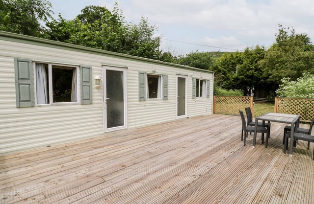 GRANGE CARAVAN, pet friendly, with a garden in Llangollen