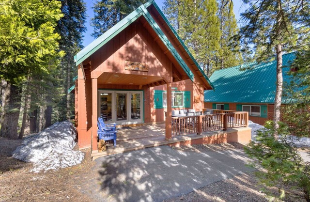 GRANITE- Cozy cabin steps from Stanislaus River