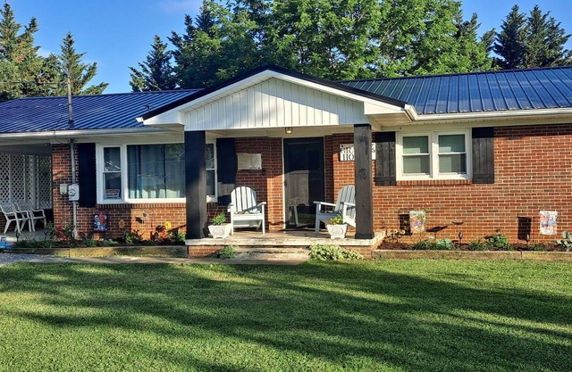 Granny's house is just 2 miles from downtown Jonesborough!!