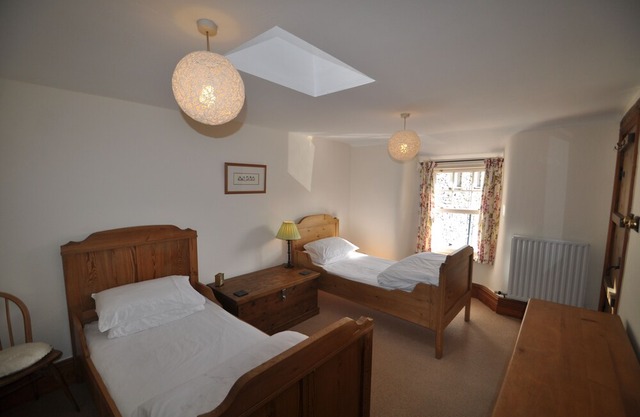 GRASMERE, Hollens Farm Cottage sleeps 4, close to village, parking and WiFi inc.