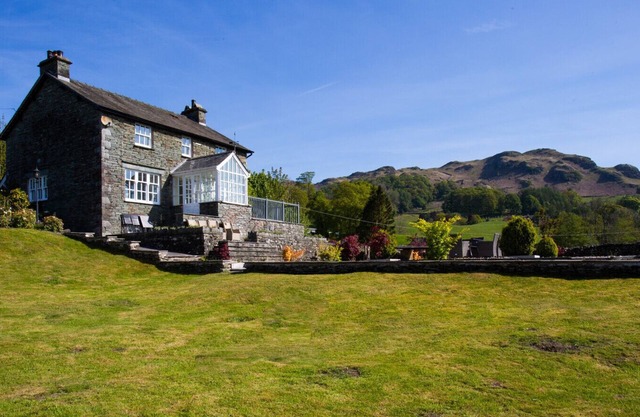 GRASS INGS, family friendly, with open fire in Skelwith Bridge