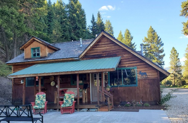 Graves Creek Cabin get away .