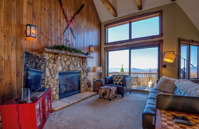 Gray Fox 19 - Beautiful ski in/ski out condo, with amazing views!!