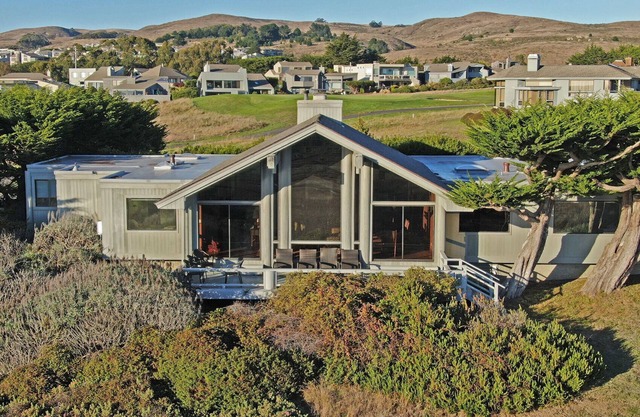 Grayhaven - Panoramic views of the Pacific, spacious comfortable, 1 level.