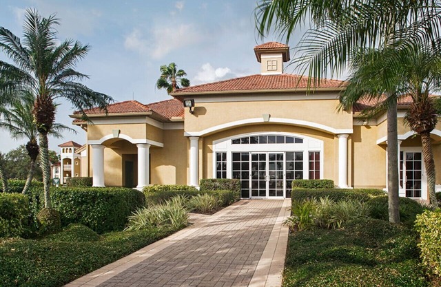 Great 1BD resort condo in Port Lucie with great amenities including pool