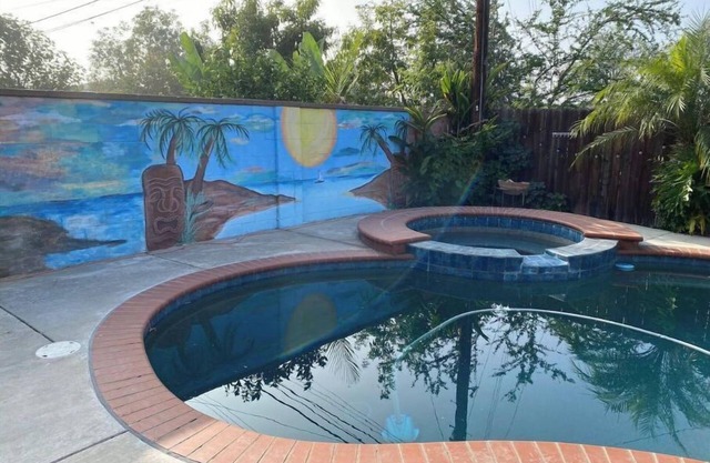 Great 3 bedroom 2 bath single family home close to Disneyland.