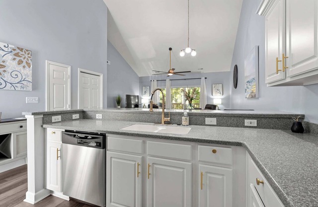 Great 3 BR retreat at Village @the Glen