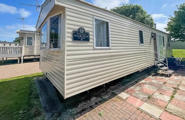 Great 8 berth caravan at Highfield Grange Holiday Park ref 26604P