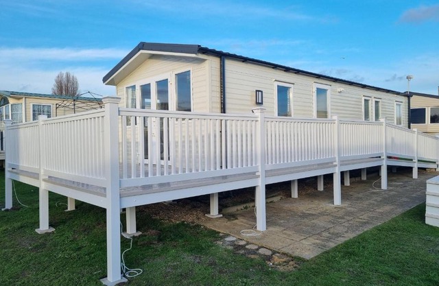 Great 8 Berth Caravan With Decking At Valley Farm, Ref 46238Pl