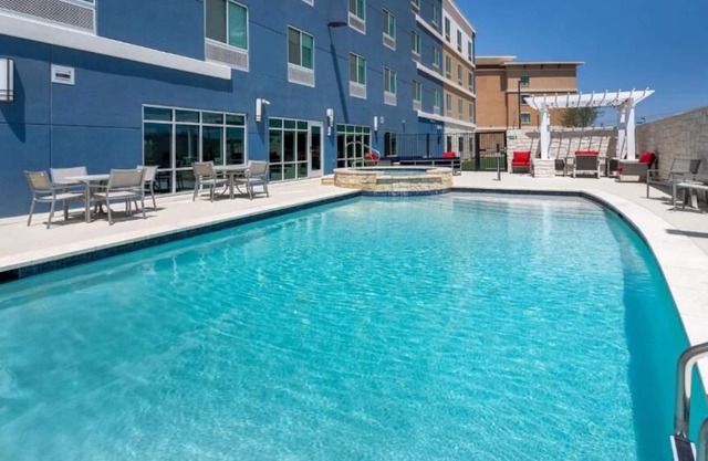 Great Amenities! Pool, Free Breakfast, Parking! Short Drive to San Angelo Airpt!