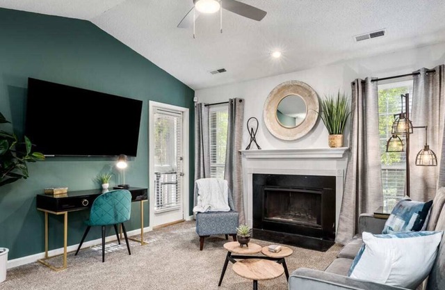 ✦Great Amenities✦ ✦Close to everything✦