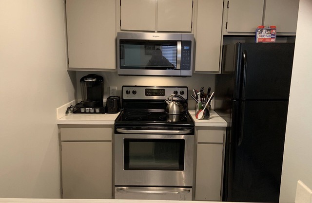 Very cute 1 bedroom condo Freshly updated and centrally located.