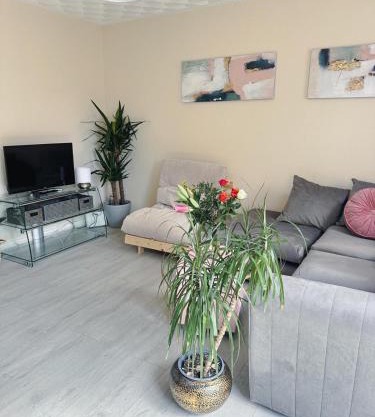 Great Contractor House with Private Garden Allocated Parking Close to Bedford River Embankment
