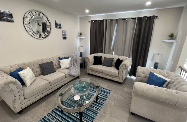 Great cottage for Family and Friends with hot tub in Prime location