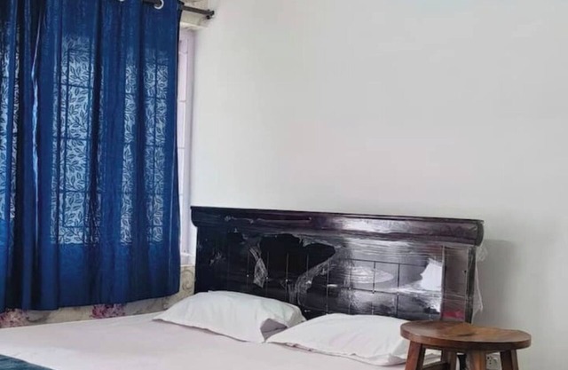 Great CoupleFriendly family room's Banjarahillsrd7