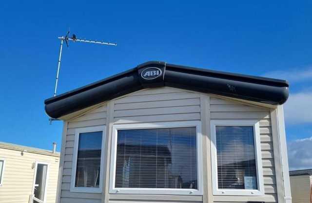 Great dog friendly caravan at Golden Gate, Towyn in North Wales ref 84536G