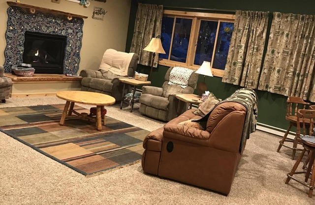 Grands souvenirs de famille dans cette maison de montagne, Estes Park Enregistrement # 3528