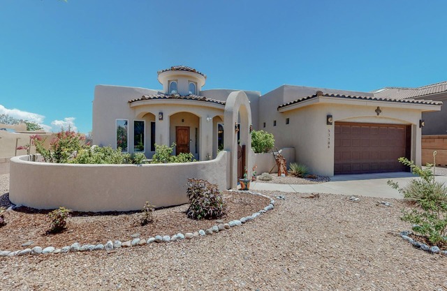 Great Family Vacation House - Custom Built Adobe Home with Mountain Views