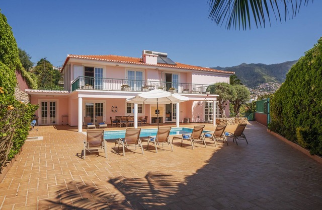 Great family villa in Funchal | Casa Petronella