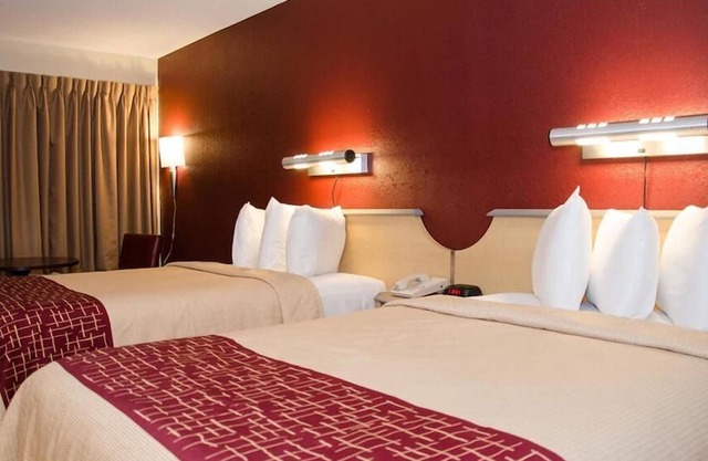 Great Find! 2 Budget-Friendly Units, Visit to Colonial Williamsburg,Free Parking