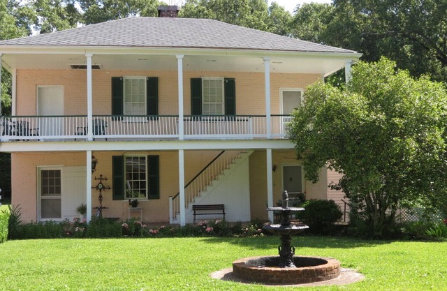 Idéal pour une escapade en famille ou entre copines! 10 minutes du centre ville de Natchez