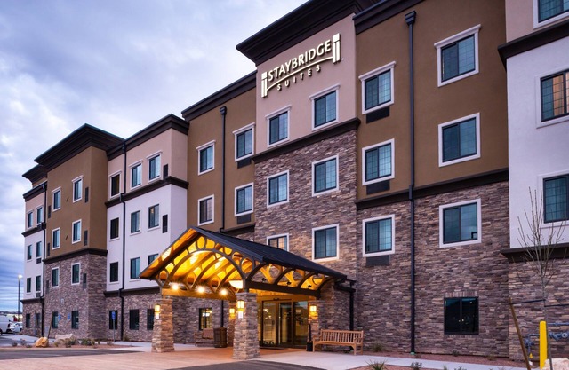 Great for Business Travelers! King Suite | Free Breakfast + Shared Pool & Hot Tub.