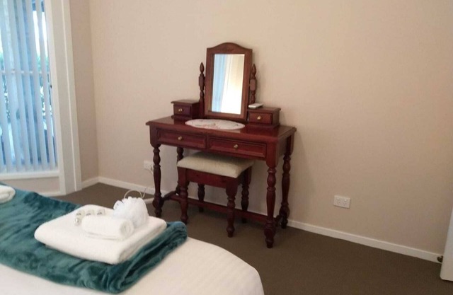Great for couples + walk to cellar doors