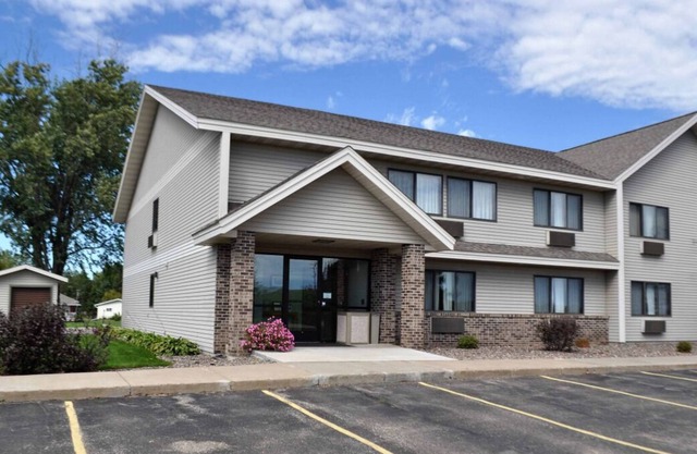 Great for Family Trips! 2 Pet-friendly Units, FREE Parking and Breakfast!