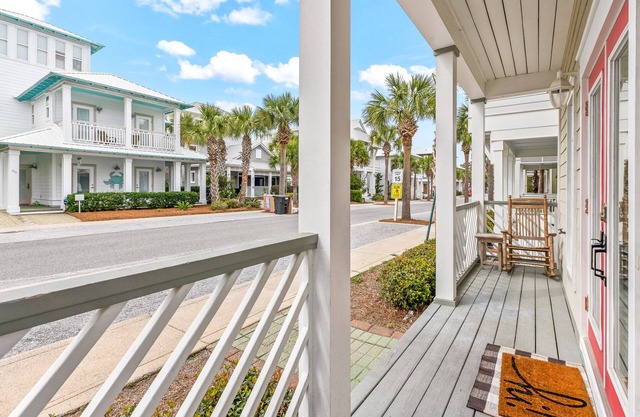 Great for large families/5 br house close to tram/walkable to Rosemary & Alys!