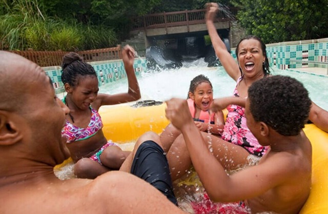 Idéal pour une grande famille ou un groupe. Complexe populaire à proximité des attractions.