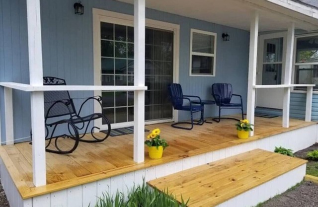 Great Front Porch & Pet-Friendly Cottage- North Indian Lake @ Chippewa Marina
