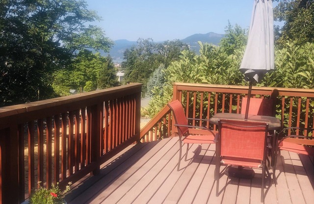 Great Gorge Getaway - Grande terrasse et cour - Vues sur la rivière - 869 $ / semaine