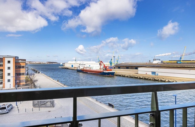 Great harbor apartment with balcony and wonderful view of the harbor life - Krusespeicher