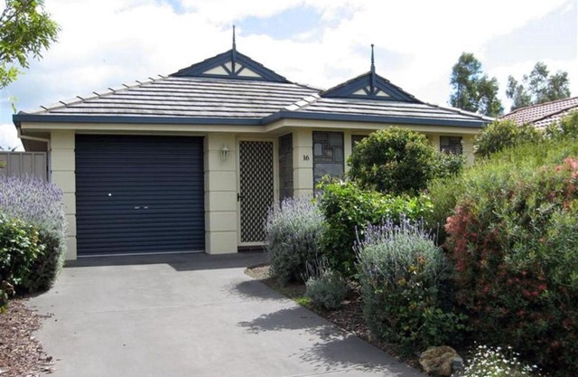 Great Home Close to Encounter Lakes Beach